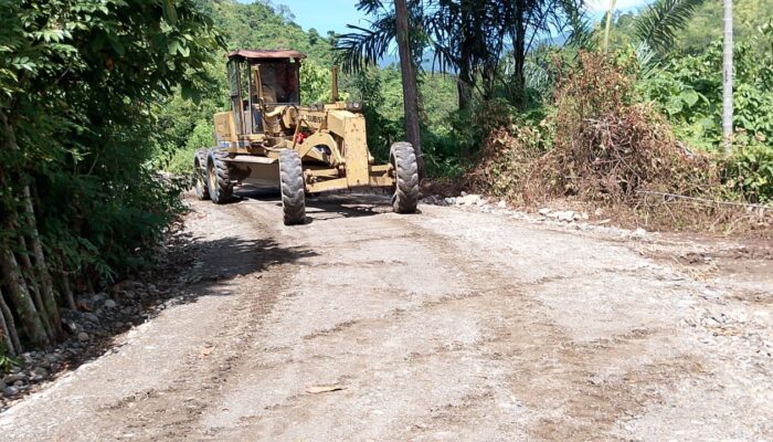 Progres Pelebaran dan Pengerasan Jalan Pertanian TMMD ke-129 Kodim 0102/Pidie Tembus 75 Persen