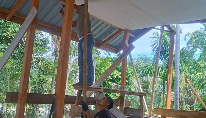 Plafon Terpasang Sempurna, Progres Rehabilitasi RTLH Nyak Ubit TMMD Ke-129 Tembus 45 Persen