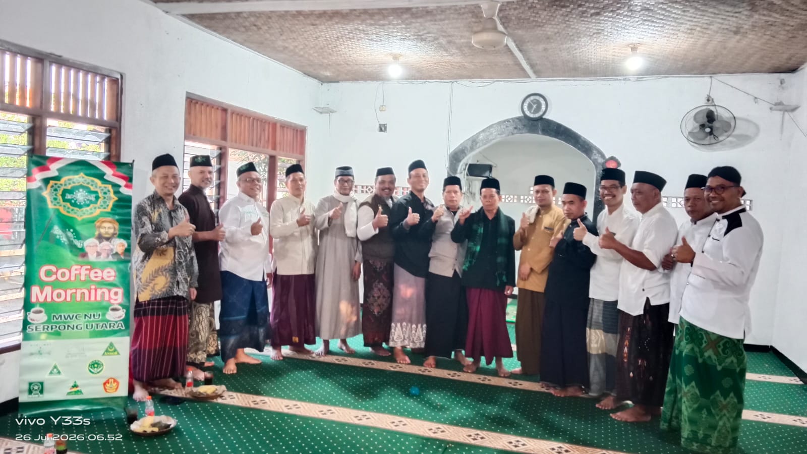 Suasana Kajian Subuh perdana MWC NU Serpong Utara bersama warga di Musholah Al Muttaqien Lengkong Karya.
