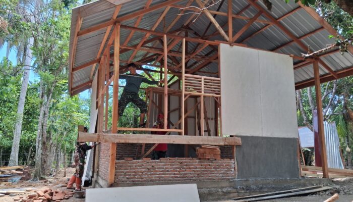 Rehab Rumah Ibu Rabunmah Amin Sasaran TMMD Ke-129 Tembus 45 Persen: Pasang Kusen dan Wujudkan Hunian Layak