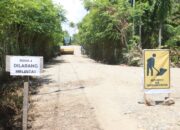 Jaga Keselamatan Petani, Satgas TMMD Ke-129 Pasang Portal dan Rambu Imbauan di Lokasi Pengerasan Jalan