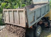Tak Kenal Lelah, Satgas TMMD Ke-129 Kodim 0102/Pidie Dorong Material Pasir Demi Percepat MCK Dayah