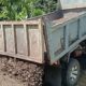 Tak Kenal Lelah, Satgas TMMD Ke-129 Kodim 0102/Pidie Dorong Material Pasir Demi Percepat MCK Dayah