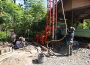 Pantang Menyerah Hadapi Medan Sulit, Satgas TMMD Ke-129 Kodim 0102/Pidie Kejar Pengerjaan Sumur Bor untuk Santri dan Warga