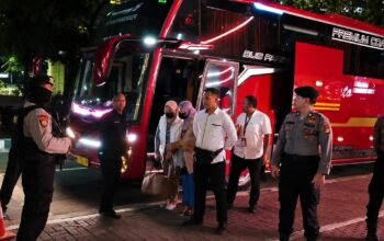 Rombongan istri Bupati Pemalang tiba di Gedung Merah Putih KPK Jakarta.