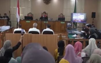 JPU KPK Tuntut Abdul Wahid 8,5 Tahun Penjara, Kuasa Hukum Nilai Tuntutan Abaikan Fakta, Bagaimana Kelanjutan Kasus Hukumnyanya? Suasana sidang pembacaan tuntutan terhadap Gubernur Riau nonaktif Abdul Wahid di Pengadilan Tipikor Pekanbaru