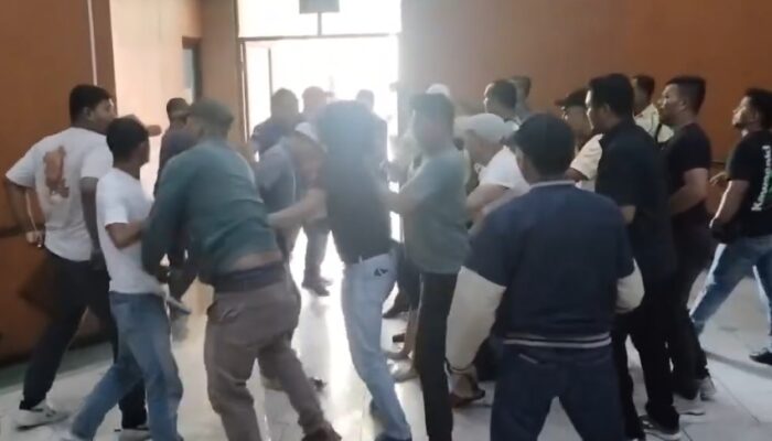 Rapat Banggar DPRD Riau Bersama TAPD Berakhir Ricuh, Adu Mulut Diduga Berujung Keributan