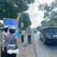 Personel Satlantas Polres Jember pasang banner imbauan di titik blackspot Desa Langkap Bangsalsari.