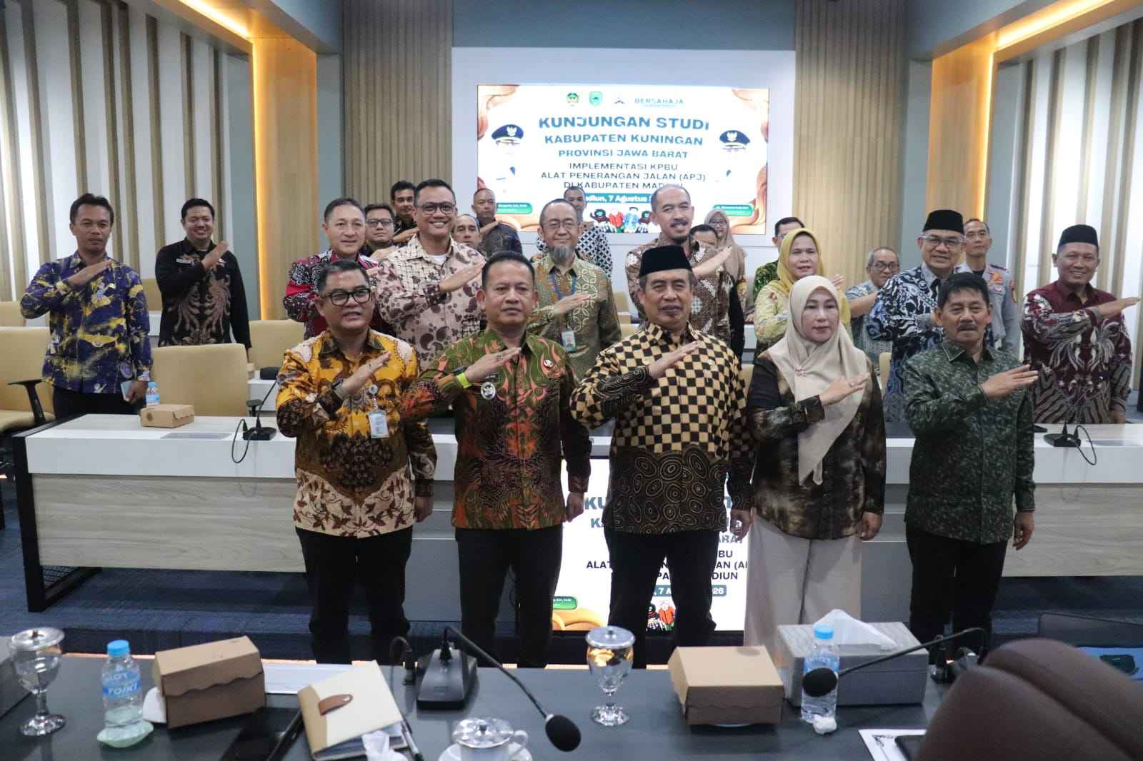 Pemkab Kuningan lakukan kunjungan kerja ke Madiun untuk pelajari implementasi KPBU APJ.