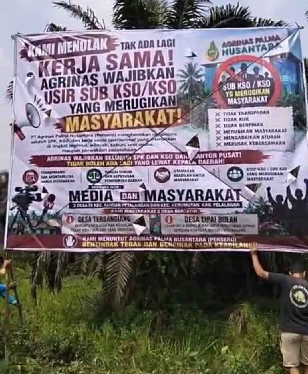 Warga Desa Lipai Bulan dan Terbangiang saat menyampaikan aspirasi terkait polemik KSO Agrinas di Pelalawan.