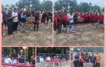 Penyerahan piala kepada pemenang turnamen sepak bola Pangkalan Malako Cup I U-40 oleh Junaidi Purba.