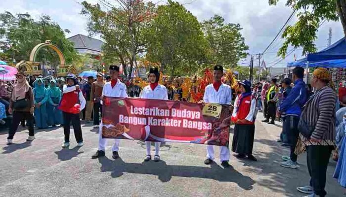 SMP Negeri 16 Purworejo Angkat Nyai Ageng Serang dan Budaya Nusantara di Karnaval HUT RI ke-81