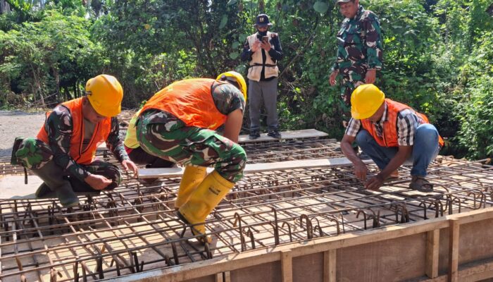 Satgas TMMD Ke-129 Kodim 0102/Pidie Perkuat Struktur Jembatan, Pemasangan Bekisting Box Culvert Dikebut Demi Akses Masyarakat