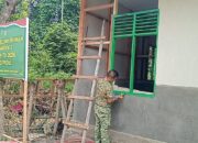 Kejar Target Penyelesaian, Satgas TMMD Ke-129 Kodim 0102/Pidie Pasang Plafon dan Cat Kusen RTLH Sasaran 3 Milik Muhammad Amin