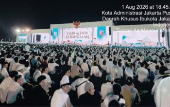 Lautan Putih di Jantung Jakarta: Puluhan Ribu Jama’ah Khusyuk Duduk Bersama Dalam ‘Zikir & Doa Kebangsaan’ di Taman Air Mancur Monas
