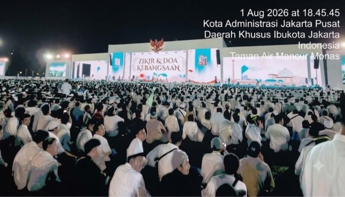 Lautan Putih di Jantung Jakarta: Puluhan Ribu Jama’ah Khusyuk Duduk Bersama Dalam ‘Zikir & Doa Kebangsaan’ di Taman Air Mancur Monas