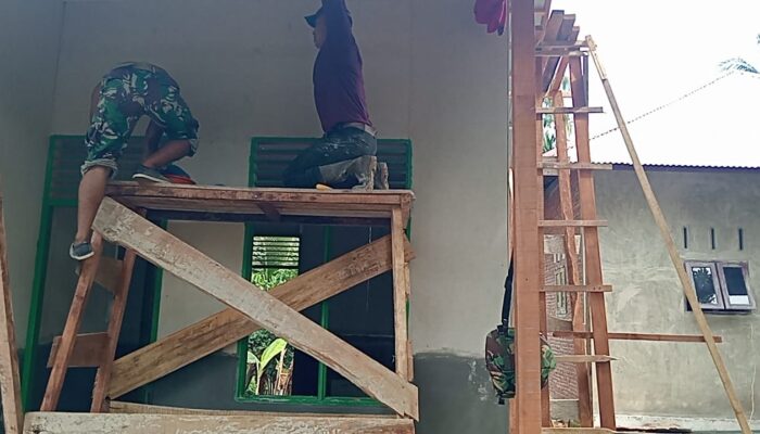 Membangun Rumah, Satgas TMMD Ke-129 Kodim 0102/Pidie Wujudkan Harapan Baru bagi Rabunmah Amin