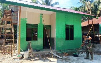 Sentuhan Akhir Rehab RTLH TMMD Ke-129 Kodim 0102/Pidie, Rumah Ibu Mulya Masuki Tahap Pengecatan