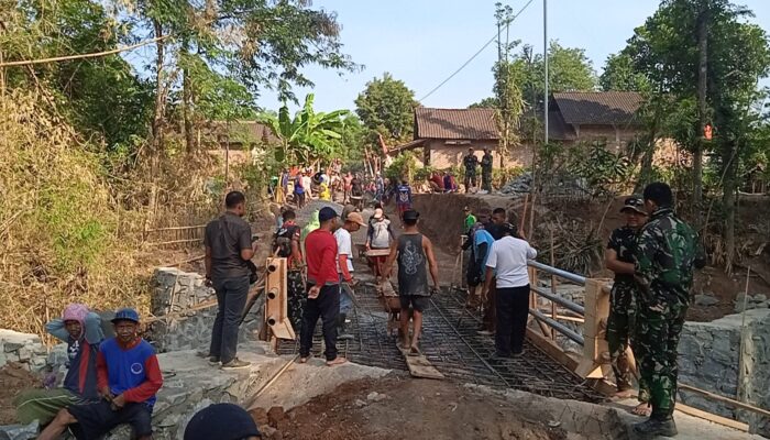 Harapan Baru Warga Dukuh Bibis: TMMD Ke-129 Kodim 0802/Ponorogo Genjot Pembangunan Jembatan Penghubung Antarwilayah