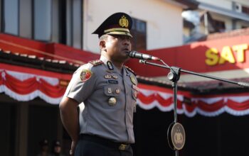Kapolres Jember AKBP Alaiddin pimpin apel pagi perdana di Mapolres Jember.