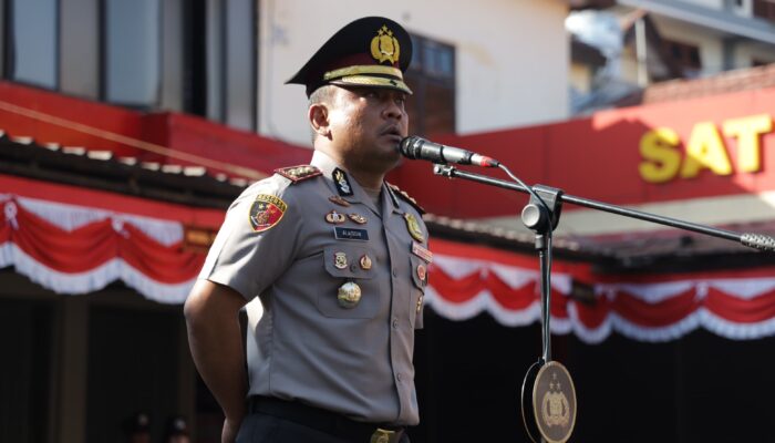 “Sedekah Itu Tameng dari Masalah”, Pesan Perdana AKBP Alaiddin di Apel Pagi Polres Jember
