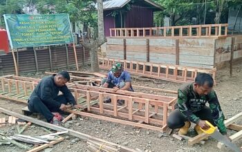 Mewujudkan Kemandirian Pangan, Satgas Kodim 0102/Pidie Bangun Kandang Ayam Petelur untuk Warga