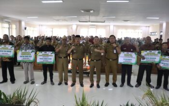Bupati Madiun Hari Wuryanto pimpin rapat sinergisitas petani dukung ketahanan pangan di Puspem Mejayan.