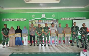 Tim Wasev TMMD Ke-129 Kodim 0102/Pidie Tatap Muka dengan Warga, Salurkan Bantuan Sembako sebagai Wujud Kepedulian TNI