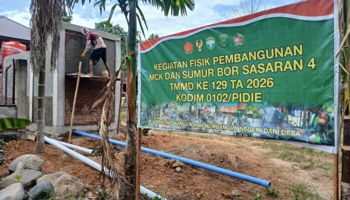 Upgrade MCK TMMD Ke-129 Capai 50 Persen, Pemasangan Kusen dan Plester Dinding Terus Dikebut