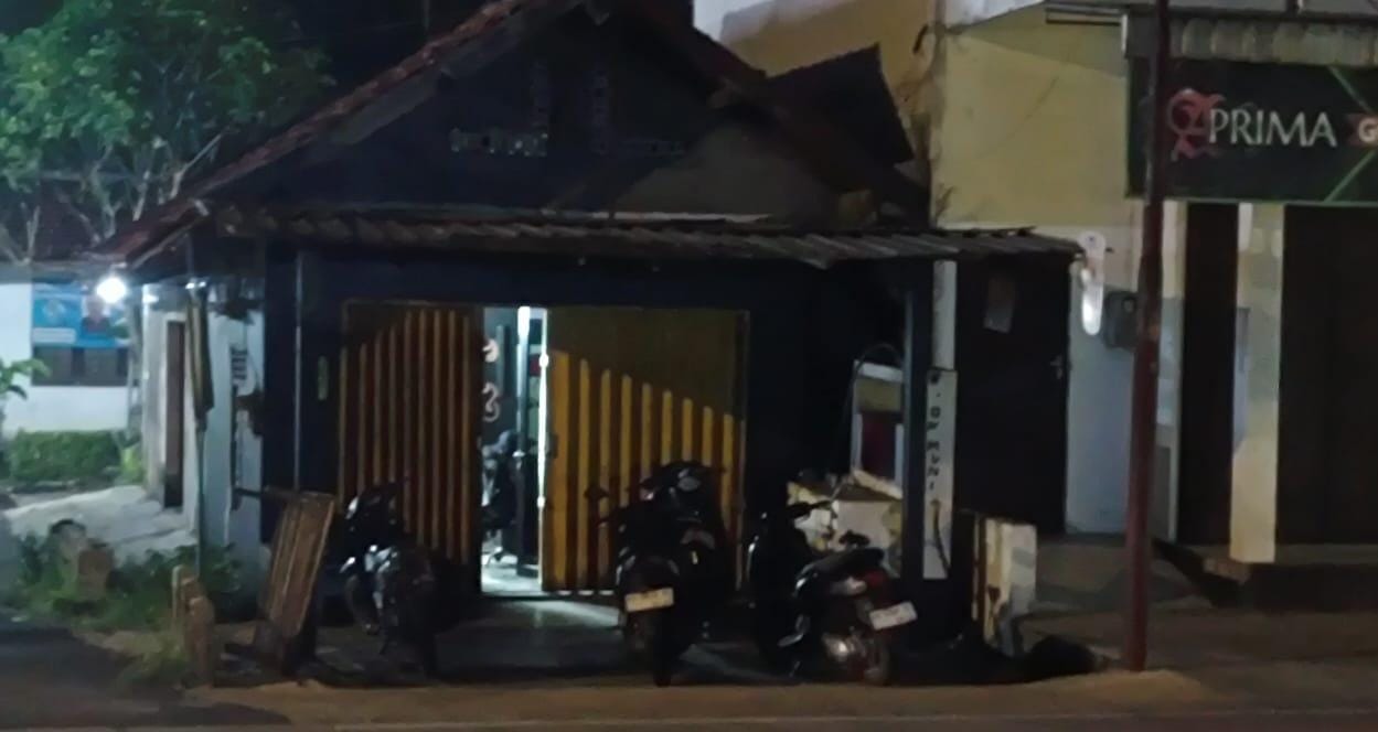 Ilustrasi penegakan Perda Miras oleh Satpol PP di Purworejo menyusul dugaan outlet miras di Sangubanyu Grabag.