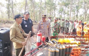 Apel gelar pasukan dan peralatan karhutla 2026 di Petak 82c RPH Mentasan BKPH Bokol KPH Banyumas Barat Jeruklegi Cilacap.