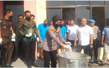 1,2 Kg Sabu Dimusnahkan Polresta Deli Serdang, Tiga Tersangka Gagal Edarkan Ribuan Dosis Narkoba”.