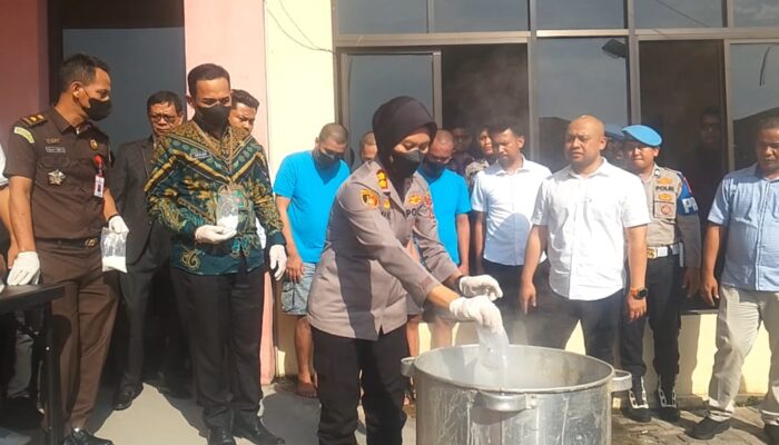 1,2 Kg Sabu Dimusnahkan Polresta Deli Serdang, Tiga Tersangka Gagal Edarkan Ribuan Dosis Narkoba”.