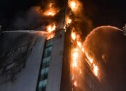 Gedung Bapenda DKI Jakarta Terbakar: 20 Unit Damkar dan 100 Personel Dikerahkan ke Lokasi