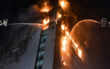 Gedung Bapenda DKI Jakarta Terbakar: 20 Unit Damkar dan 100 Personel Dikerahkan ke Lokasi