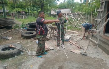 Finishing TMMD ke-129: Tim Teknisi Satgas Kodim 0102/Pidie Pasang Instalasi Listrik di Lokasi MCK Lhok Panah