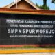 Kondisi area sekolah SMPN 5 Purworejo yang tengah melaksanakan proyek revitalisasi fisik.