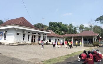 Semarakkan HUT ke-81 RI, Dinas Satpol PP dan Damkar Kabupaten Musi Rawas Gelar Aneka Perlombaan Seru Suasana keseruan perlombaan antarpegawai di halaman Dinas Satpol PP dan Damkar Kabupaten Musi Rawas.