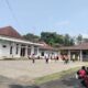 Suasana keseruan perlombaan antarpegawai di halaman Dinas Satpol PP dan Damkar Kabupaten Musi Rawas.