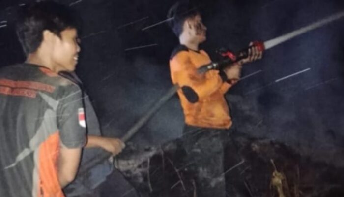 Tak Mengenal Lela Perjuangan, BPBD Musi Rawas Padamkan Karhutla di Dua Lokasi Sekaligus