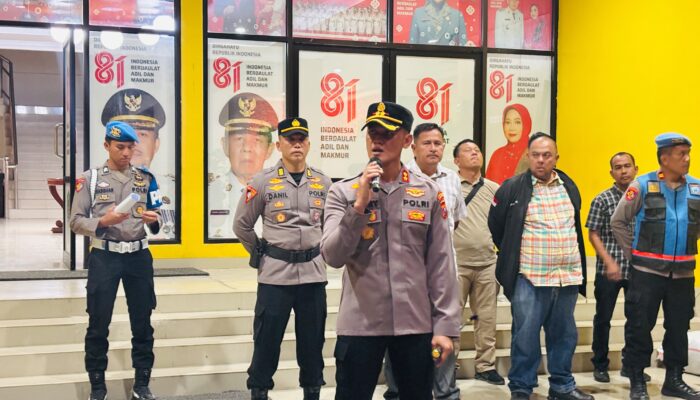 Kapolres Padang Lawas Utara Pimpin Patroli Skala Besar dan Razia Tempat Hiburan Malam Jelang HUT RI ke-81