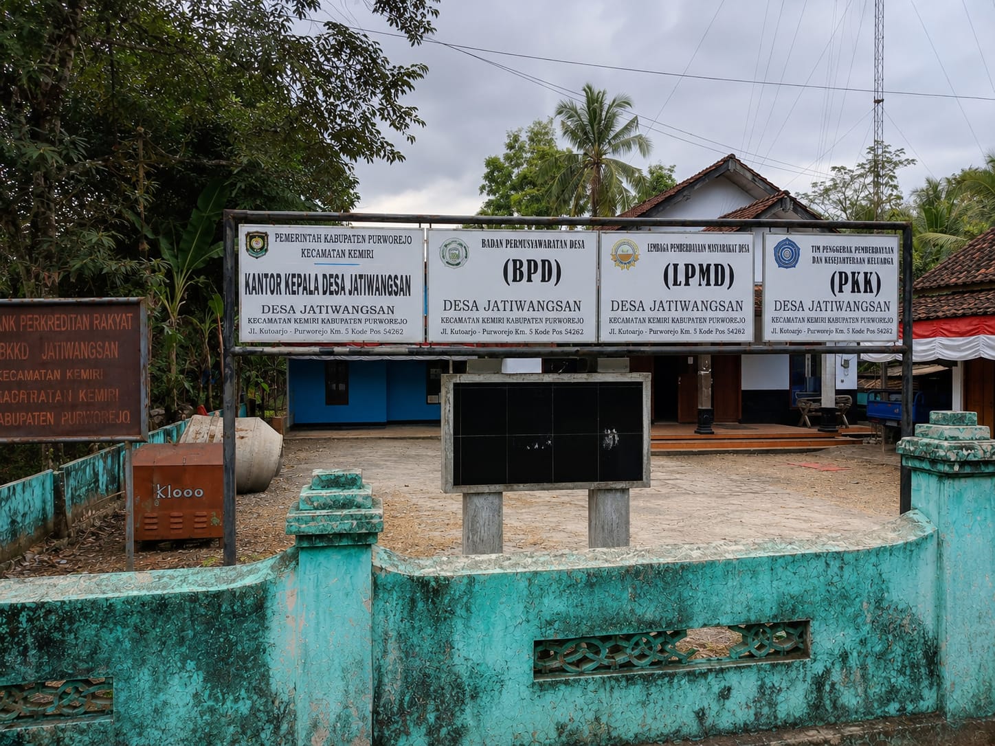 Kantor Desa Jatiwangsan, Kabupaten Purworejo, di tengah sorotan publik terkait isu kepala desa