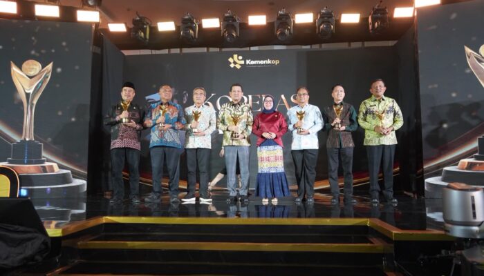 Dorong Ekonomi Sirkular Berbasis Digital, Bupati Madiun Hari Wuryanto Raih Penghargaan Nasional Koperasi Awards 2026