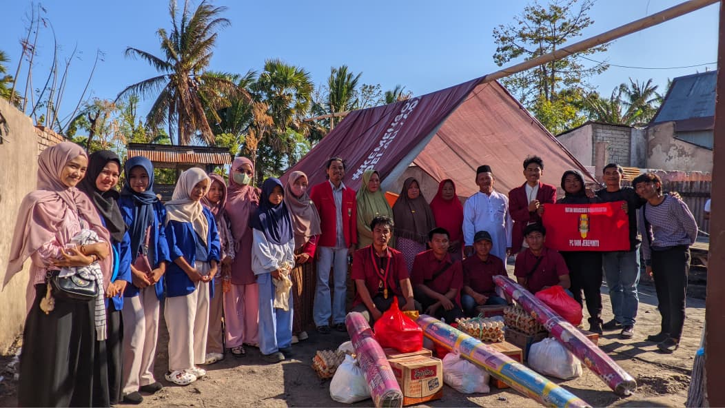 Aksi kepedulian Ikatan Mahasiswa Muhammadiyah (IMM) Jeneponto untuk korban kebakaran.