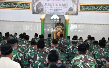 Kodim Ponorogo Gelar Maulid Nabi, Dandim Ingatkan Prajurit Teladani Akhlak Rasulullah dalam Bertugas Prajurit Kodim 0802/Ponorogo mengikuti peringatan Maulid Nabi Muhammad SAW 1448 H di Masjid Al Muttahidah.