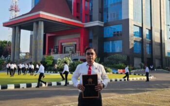 Kapolres Musi Rawas AKBP Agung Adhitya Prananta pimpin apel penyerahan penghargaan Kapolda Sumsel.