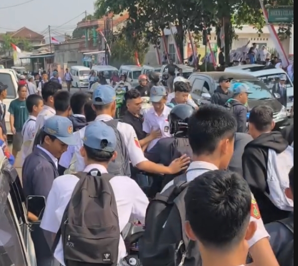 Ilustrasi penanganan kepolisian terhadap kasus keributan pelajar di jalan raya.
