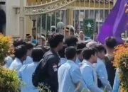 Aksi Mahasiswa Unri Memanas di Kantor Gubernur Riau, Beasiswa hingga Karhutla Disorot