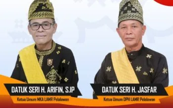 Ketua Umum LAMR Pelalawan Sekaligus Batin Bunut Soroti Sejarah Lahan Sejak 2002, Harap Pengelolaan Diserahkan kepada Masyarakat Tempatan Ketua Umum MKA LAMR Pelalawan sekaligus Batin Bunut, H. Arifin, S.IP., memberikan keterangan terkait polemik lahan di Pelalawan.