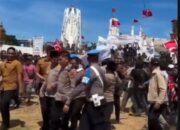 Peringatan 21 Tahun Damai Aceh di Masjid Raya Baiturrahman Berakhir Ricuh, Polisi Tembakkan Gas Air Mata